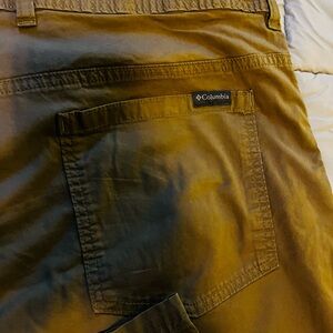 Columbia Tan Casual Pants Men’s 38x30 mid weight and breathable NWOT